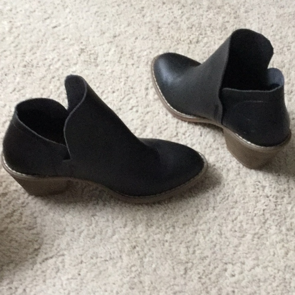 Universal thread boots
